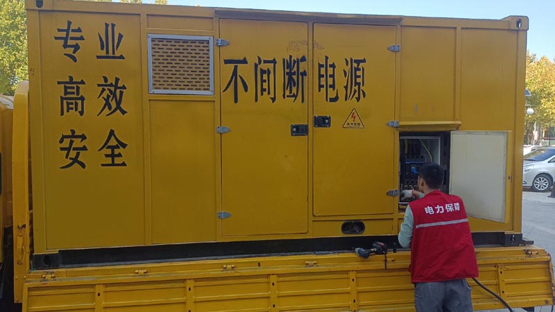 平陆柴油发电机组和UPS电源配合使用时，如何避免切换过程中的电力中断？